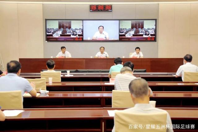 官方：诺丁汉森林与青训中场克拉克续约至2027年，含1年续约选项